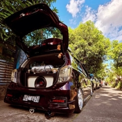 Car gallery image 2