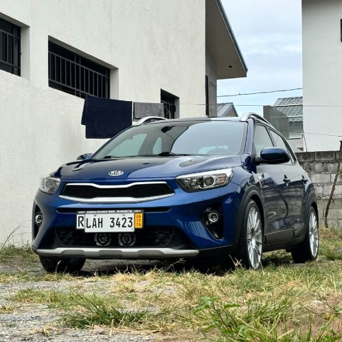 blue Kia Stonic thumbnail