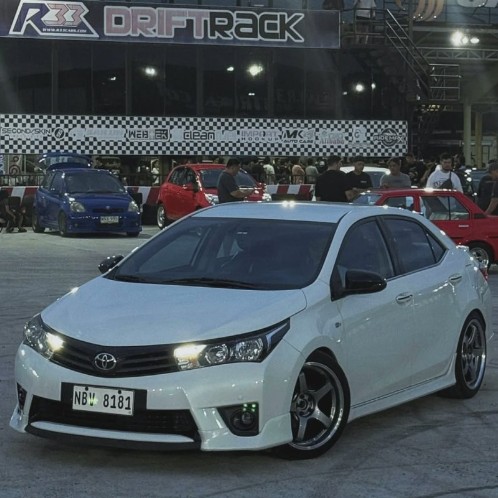 Pearl Toyota Corolla Altis thumbnail