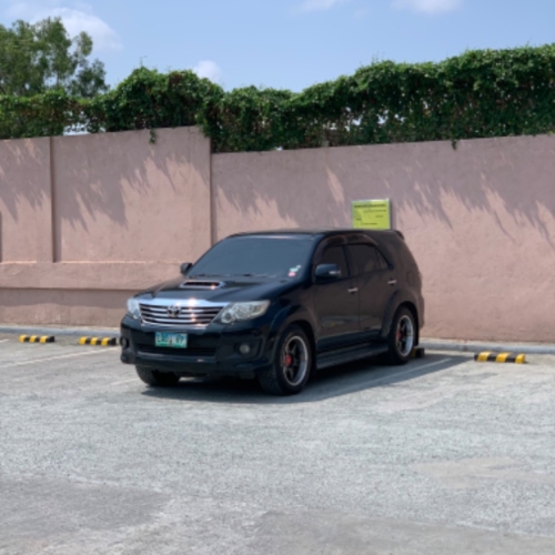 Lao Toyota Fortuner thumbnail