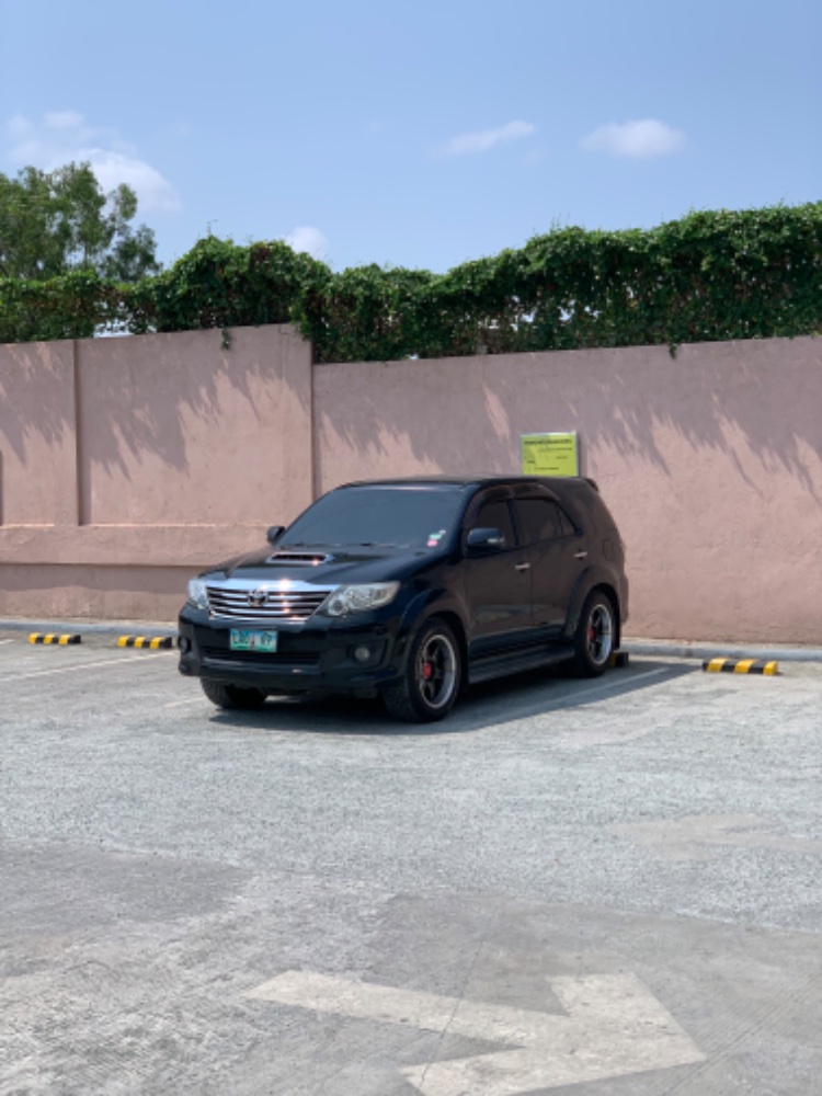 Lao Toyota Fortuner thumbnail