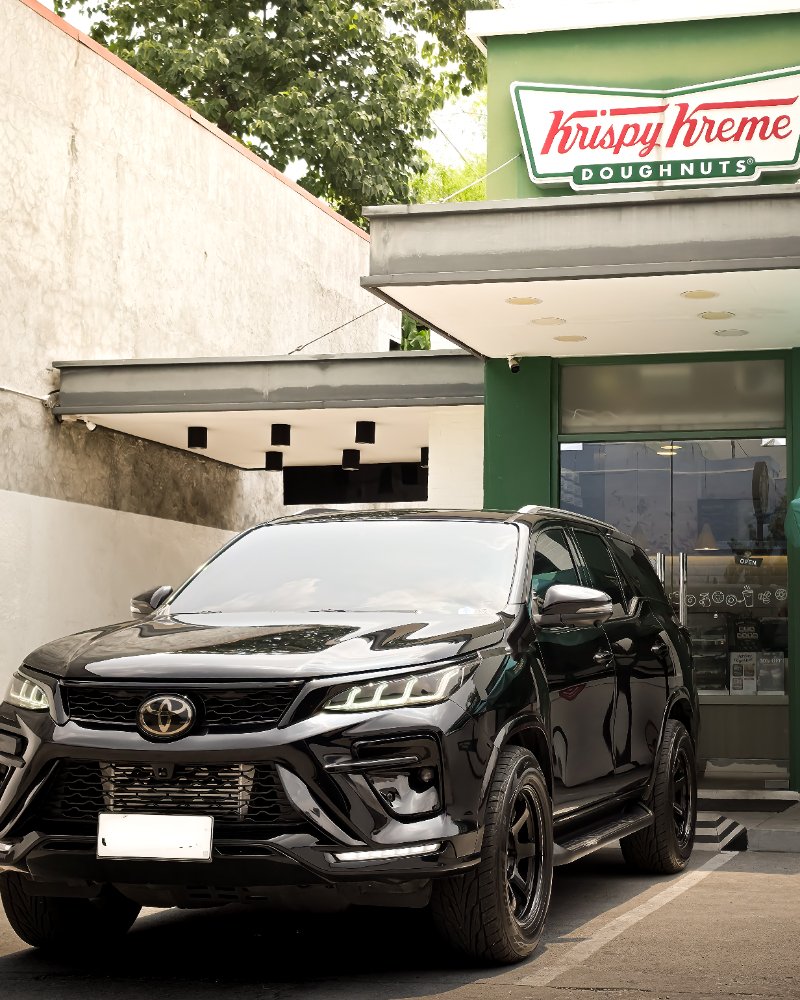 Blacked out Fortuner Toyota Fortuner thumbnail