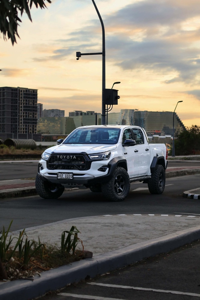Project Snowlux Toyota Hilux thumbnail