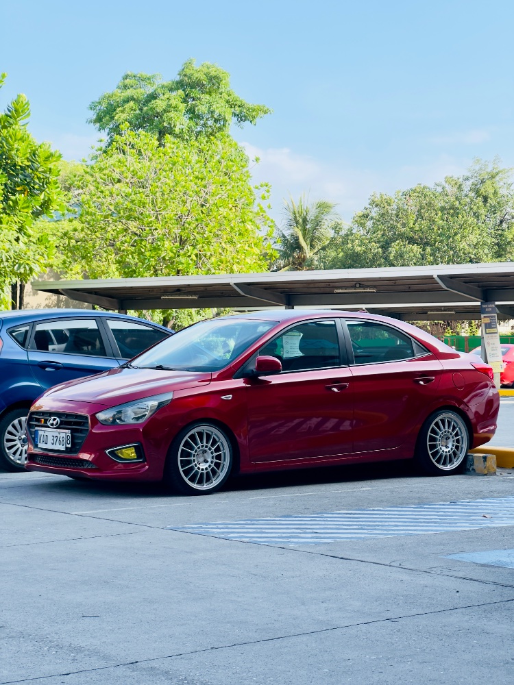 ELMO Hyundai Reina thumbnail