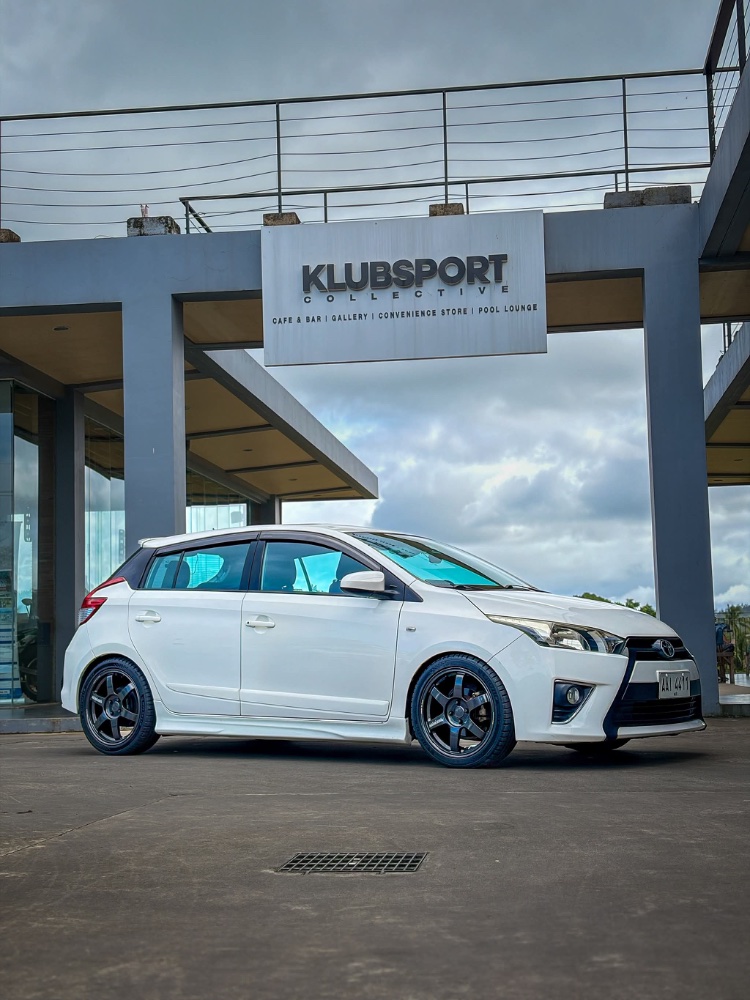 d.white.yaris Toyota Yaris thumbnail