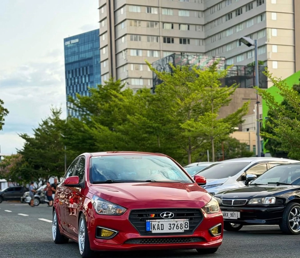 ELMO Hyundai Reina thumbnail