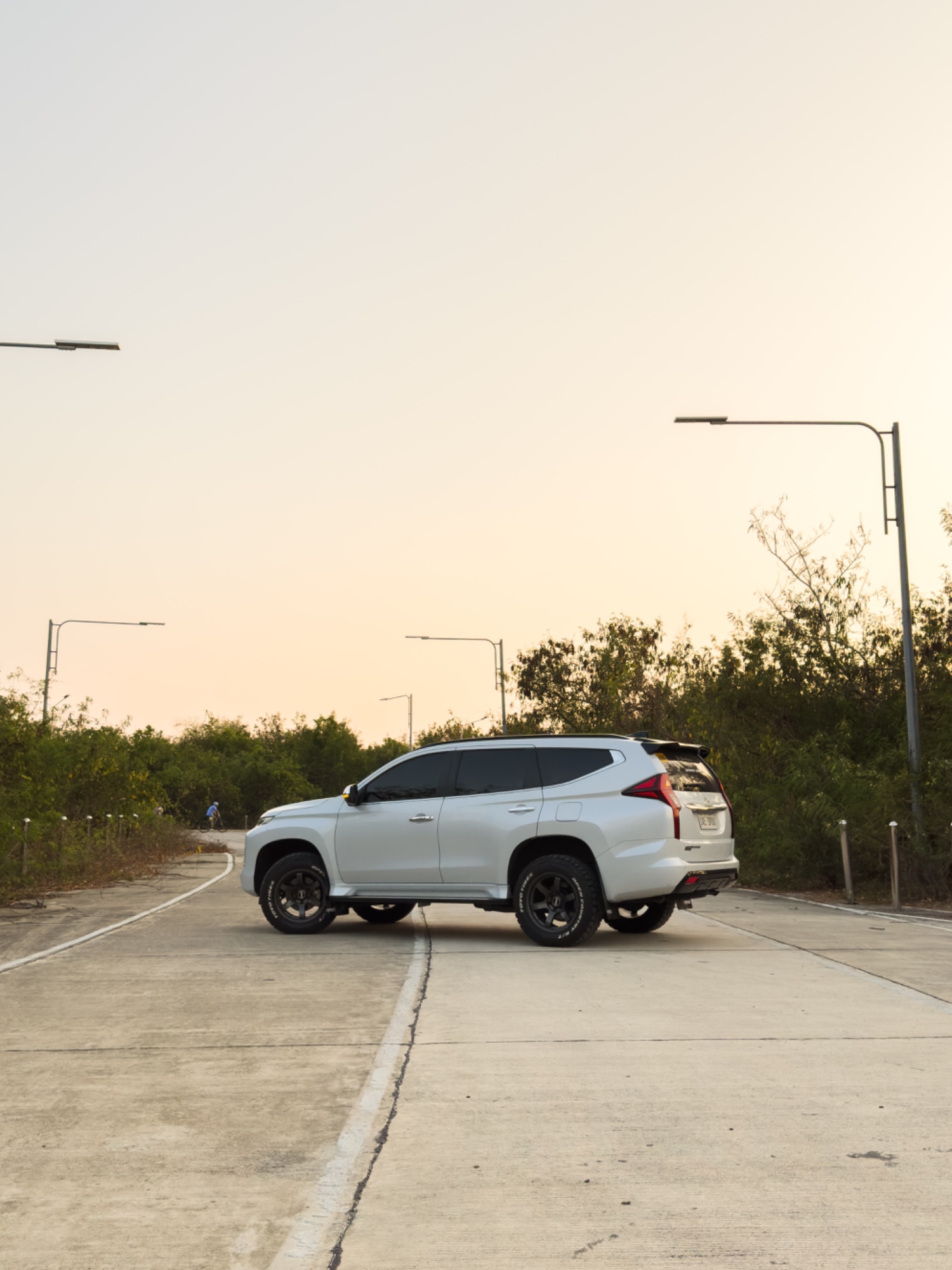 monty.spec Mitsubishi Montero Sport thumbnail