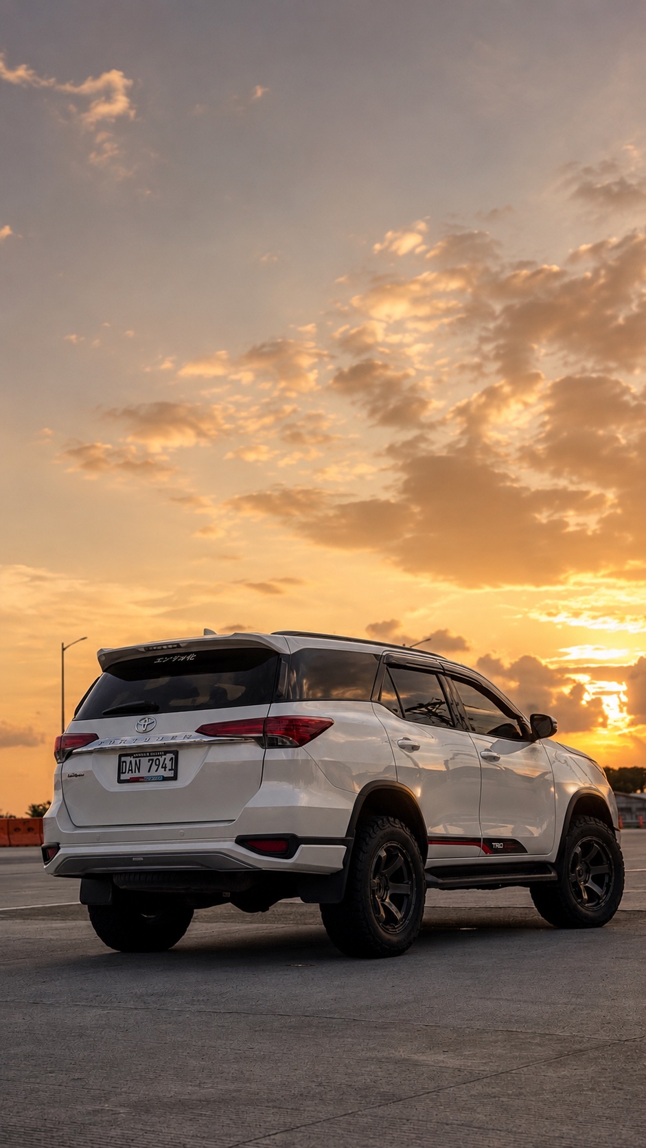 SNOW (FORTUNER TRD) Toyota Fortuner thumbnail