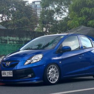 Blu Honda Brio thumbnail