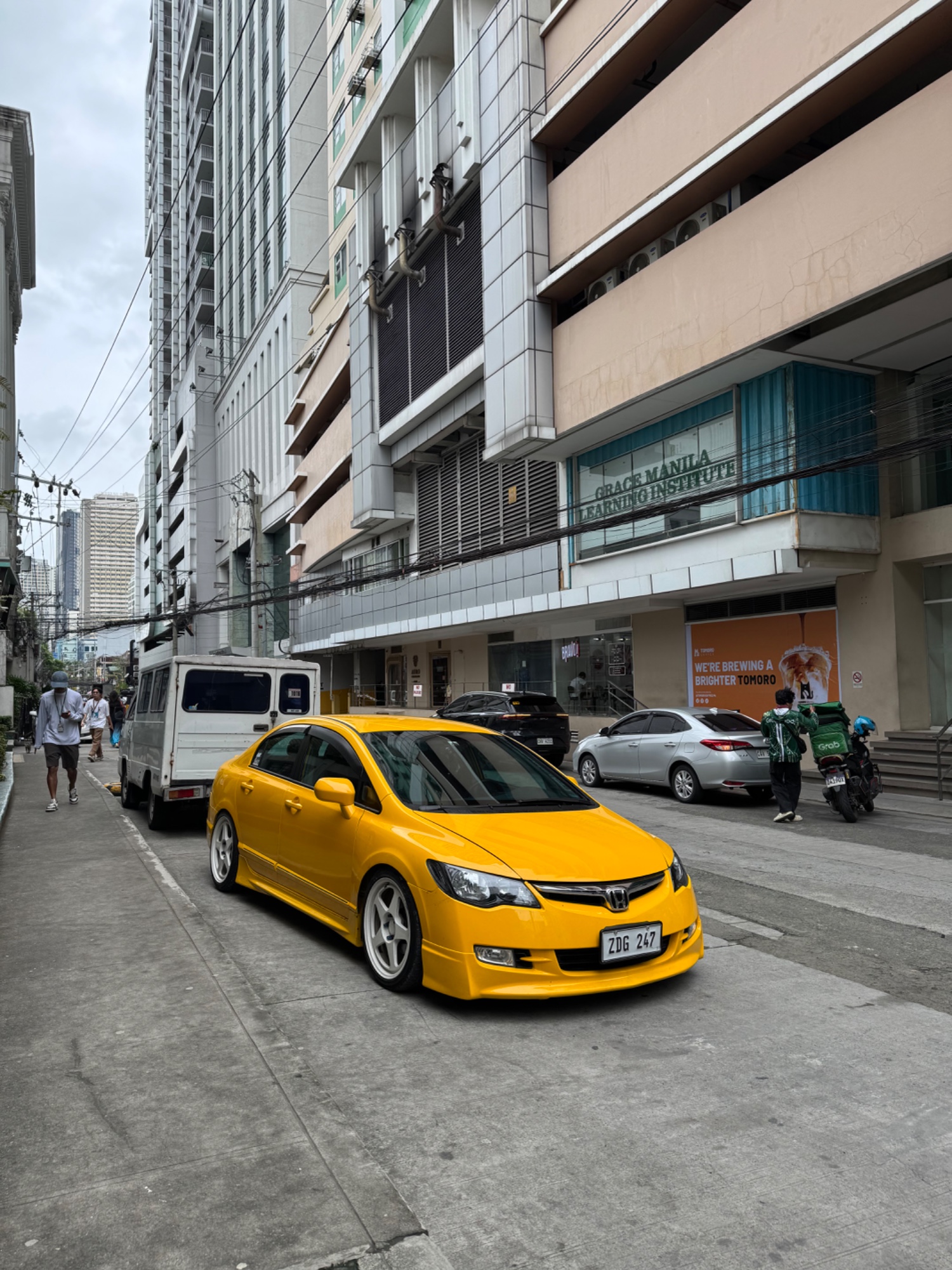 Yelly Honda Civic thumbnail