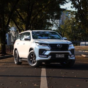 2gd.aki Toyota Fortuner thumbnail