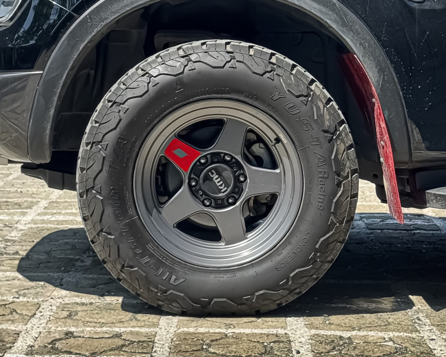 KMC Lobo 17x8.5