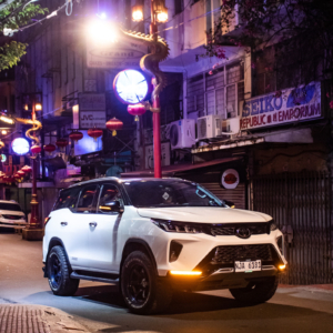 Pearl Toyota Fortuner thumbnail